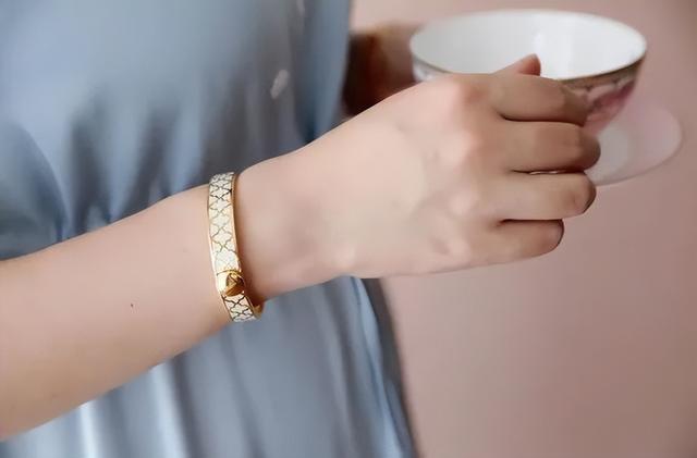 凯特、戴妃同款手镯，英国王室都爱的瓷器，情人节送礼大气有格调