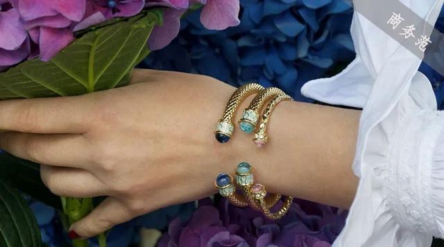 凯特、戴妃同款手镯，英国王室都爱的瓷器，情人节送礼大气有格调