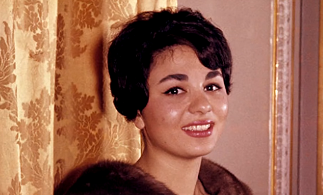 伊朗末代王后：嫁给3婚大19岁国王，母凭子贵坐稳后位