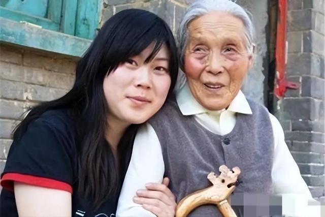 “西单女孩”：14岁辍学卖唱，20岁爆红上春晚，现人生状况怎样？