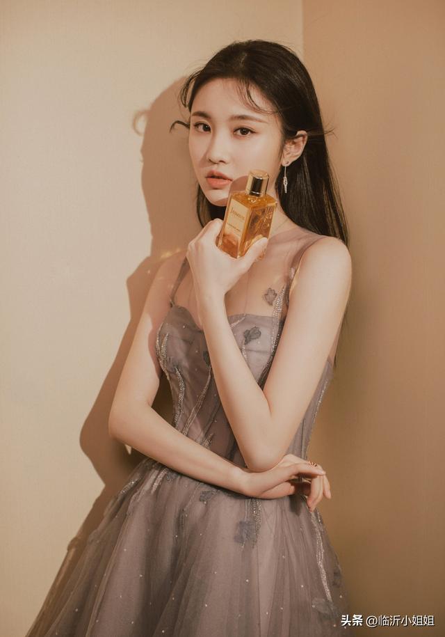 张慧雯，极具灵动气息的温柔美少女，清新靓丽的容颜，让人爱慕