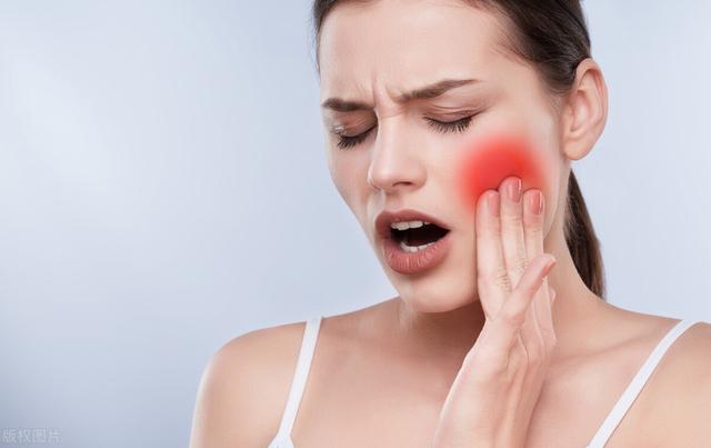 颧髎穴，脸上的穴位，治疗各种面部疾患，牙痛，脸部抽搐，歪嘴等