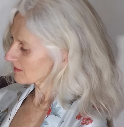 六七十岁的女人要知道：不烫羊毛卷、不穿老年装，反而时髦洋气