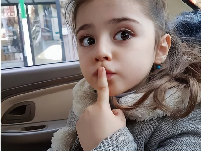 伊朗8岁女孩颜值“逆天”，父亲毅然辞职做保镖，安全了吗