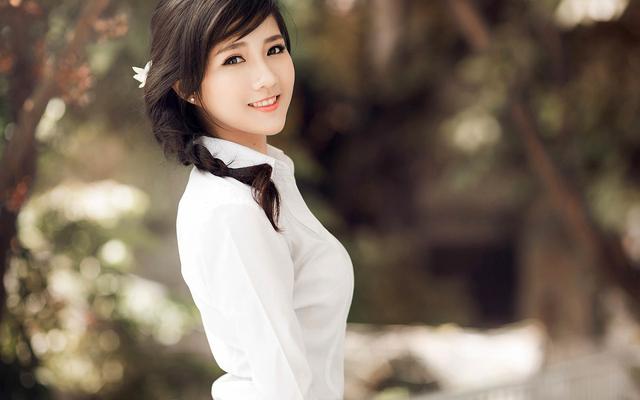 城市小伙花五十元泡到高颜值美女,方法令人称奇!