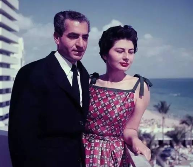 伊朗末代王后：嫁给3婚大19岁国王，母凭子贵坐稳后位