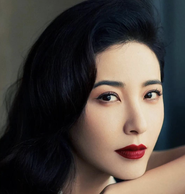 “捧不红”的10位女星，虽然观众扼腕叹息，但火不起来，也是幸运