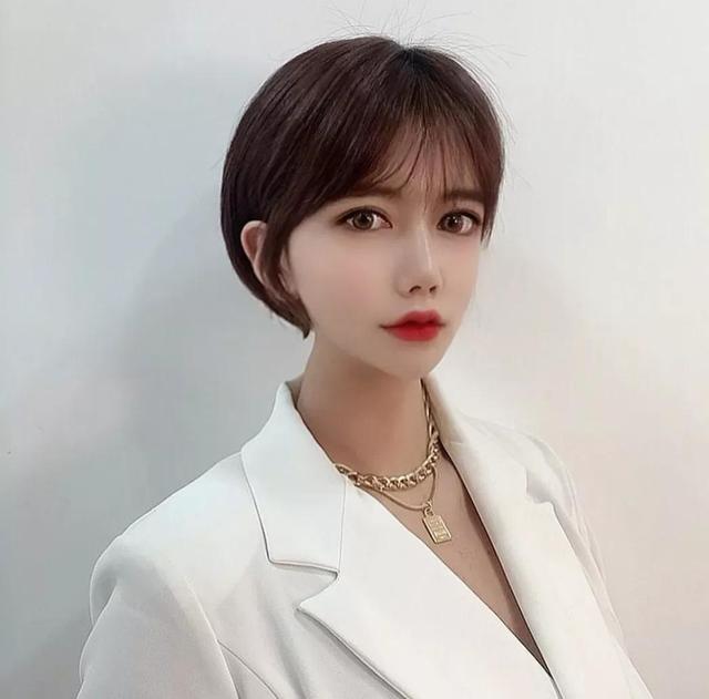 2022年剪短发不翻车的四款短发图册，适合任何脸型