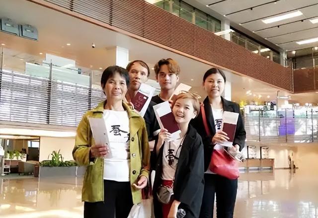 “最美袖珍人”黄韵伊,1米35酷似女明星,年入百万仍然单身