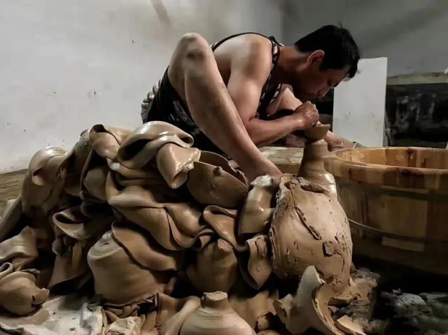 时隔8年，他凭啥再度“封神”？