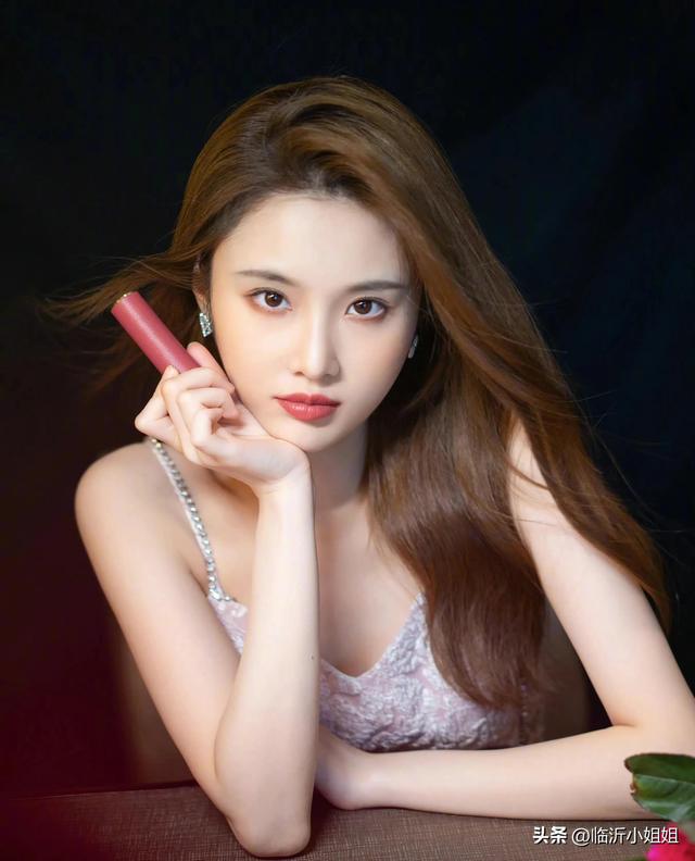 张慧雯，极具灵动气息的温柔美少女，清新靓丽的容颜，让人爱慕