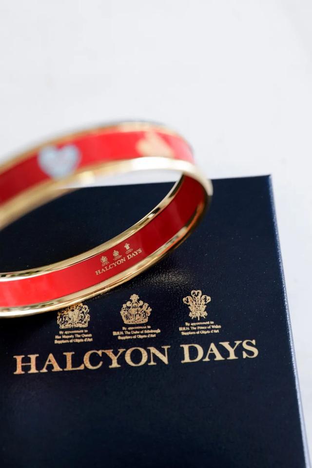 凯特、戴妃同款手镯，英国王室都爱的瓷器，情人节送礼大气有格调