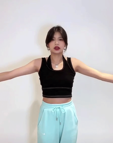 刘亦菲“内衣照”被骂上热搜：她的胸，碍了谁的眼？