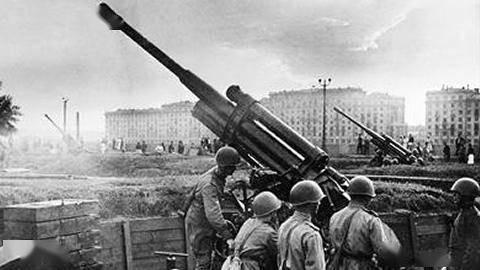 苏联卫国女英雄卓娅：18岁英勇赴死，生前身后备受酷刑折磨