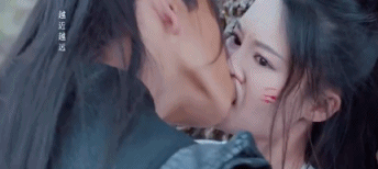 又惹争议了，嘴含戒指接吻，国产剧的吻戏开始了一场“病态传承”