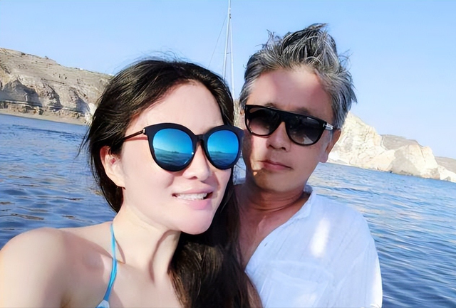 71岁张纪中意外曝出娇妻哺乳照！夫妇差31岁，娇妻为他再添两胎