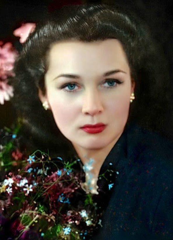 伊朗末代王后：嫁给3婚大19岁国王，母凭子贵坐稳后位