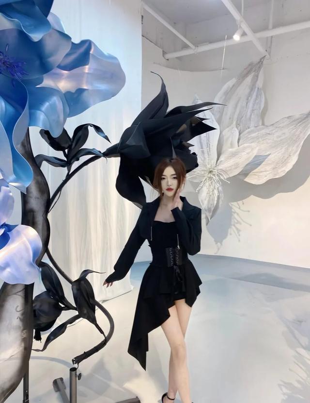 街拍美女清纯小姐姐性感风韵少妇皮肤白皙大长腿高清美女壁纸