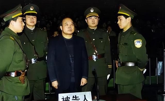 陕西“大色虎”落马：霸占11位下属娇妻，搞豆腐渣工程，判12年