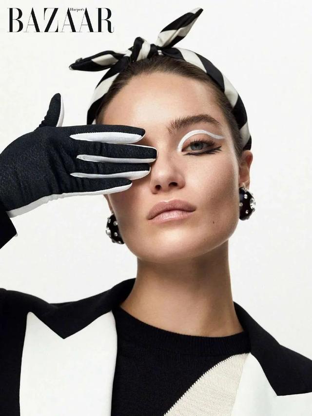 看完女明星的自拍，我发现这几年睫毛白刷了