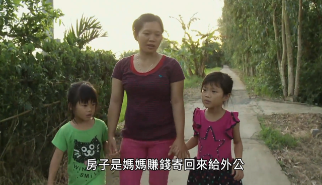 越南新娘,13万就被卖给45岁粗汉,要往娘家偷寄钱,细扒一言难尽