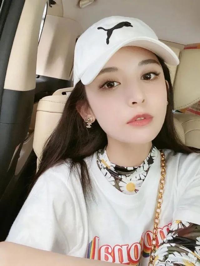 看完女明星的自拍，我发现这几年睫毛白刷了