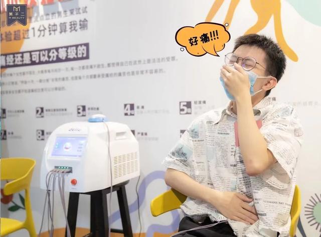 在家看A片被老妈撞见，她反手就带我去了个“18禁”场所