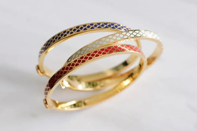 凯特、戴妃同款手镯，英国王室都爱的瓷器，情人节送礼大气有格调