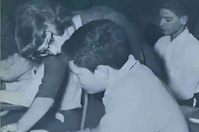 1980年，华裔学生痴迷美女老师，将其绑架囚禁53天，遭受非人折磨