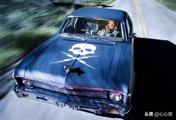 昆汀、猛女、B级片，这片看完就一个字「爽」