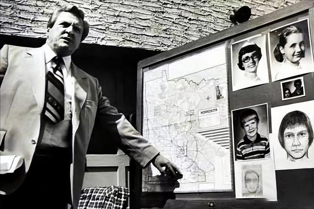 1980年，华裔学生痴迷美女老师，将其绑架囚禁53天，遭受非人折磨