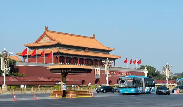 18岁美女教师被校领导多次强奸,惨死宿舍,校领导却逍遥两年之久