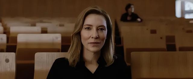 美国这一夜，国际女星风情万种，有人保守有人真大胆，但都不怕冷