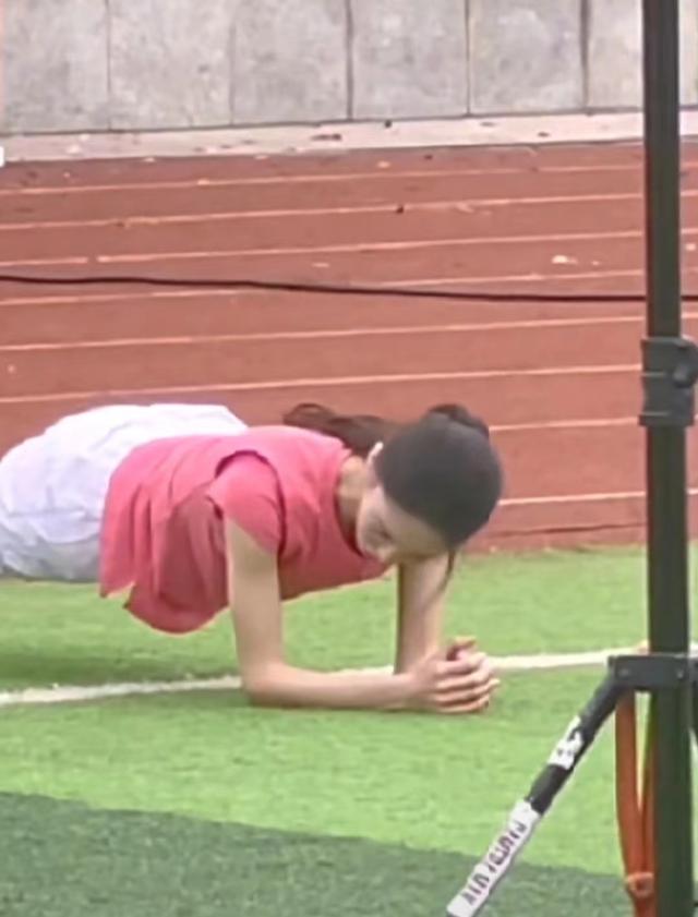 夏天到！20位性感女星接连秀身材，马甲线水蛇腰蜜桃臀，个个养眼