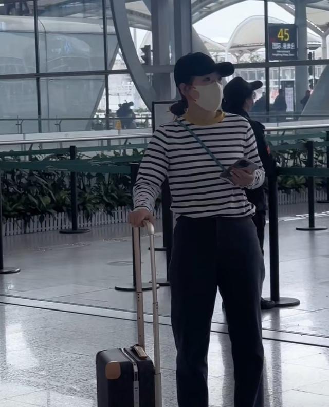 刘诗雯最新消息！一个人拖行李箱现身国内机场，球迷莫名心疼小枣