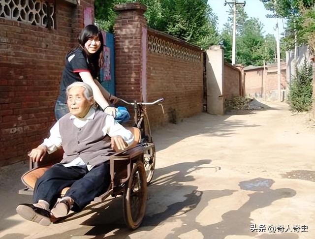 母智障父瘫痪，自杀未遂27岁创业，上春晚的西单女孩今成上亿总裁