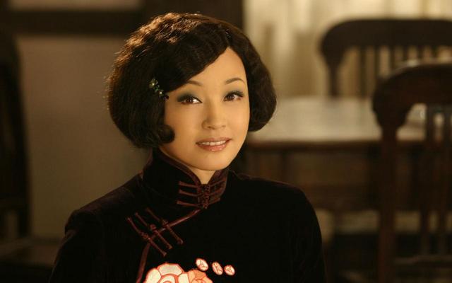 人前很清纯，人后却疯狂？这10位情史混乱的女星，才是“老司机”