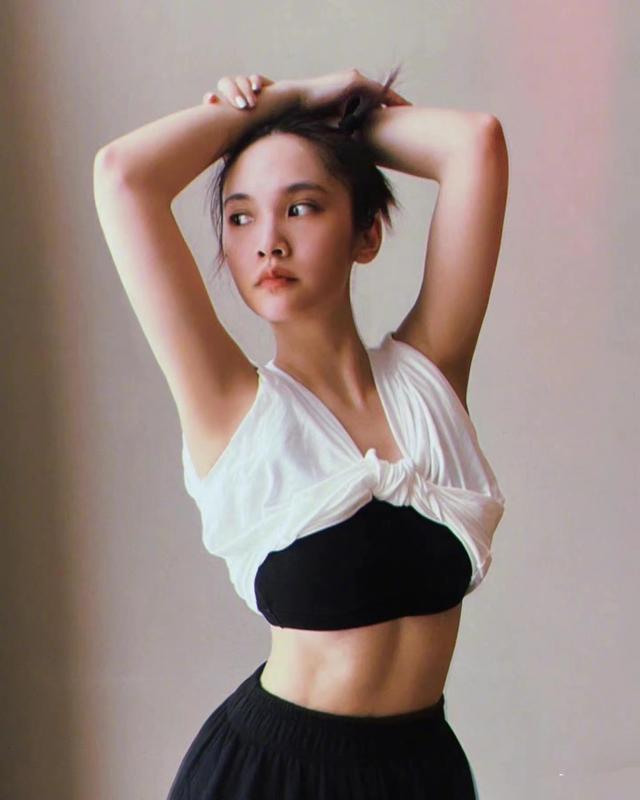 夏天到！20位性感女星接连秀身材，马甲线水蛇腰蜜桃臀，个个养眼