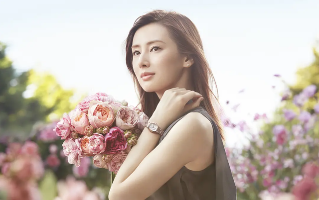 日本最美女星排行，佐佐木希那么漂亮才第九，第一拥有完美长相