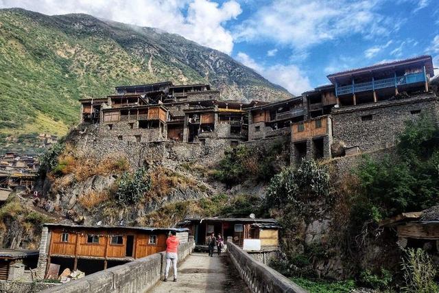 四川最后的伙婚村落,近一半人家都是一妻多夫,他们如何生活?