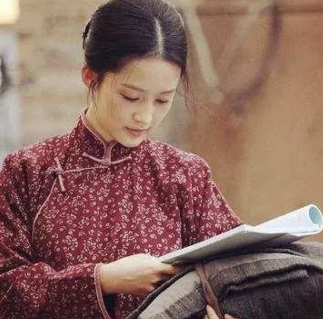 “捧不红”的10位女星，虽然观众扼腕叹息，但火不起来，也是幸运