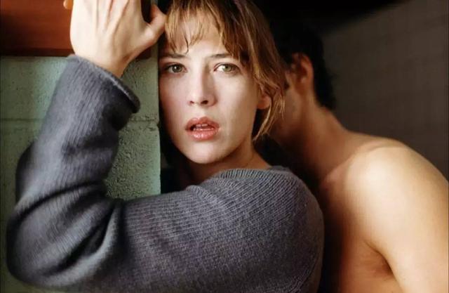 苏菲玛索：惊艳了岁月的法兰西玫瑰，56岁素面朝天，眼神依旧清澈