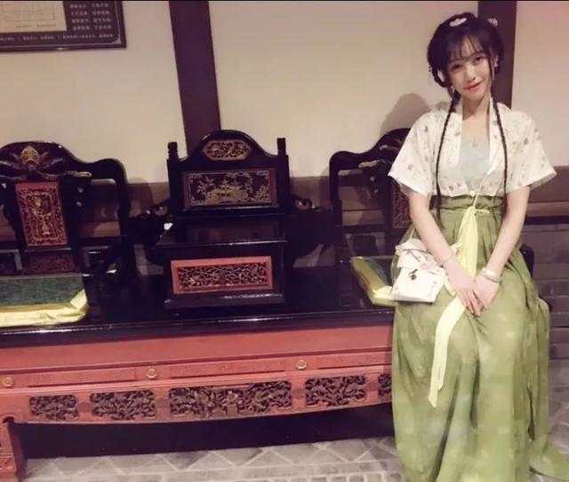 90后中国姑娘，在澳洲街头搞“事情”，竟然美哭外媒、惊动CCTV