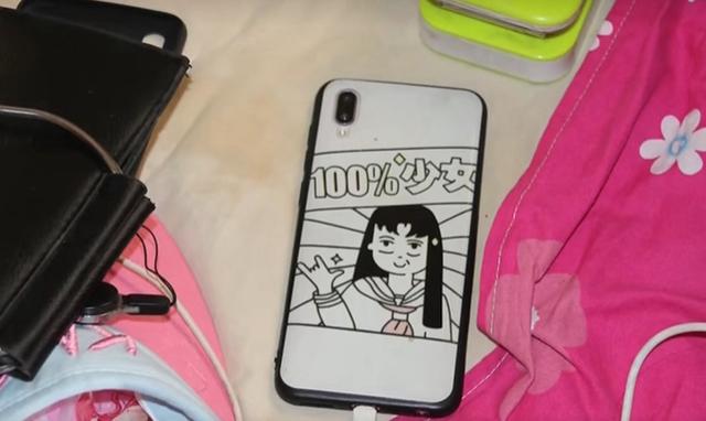 已婚妙龄女为打发无聊，同时和三个男人交往，半夜在床上酿出惨案