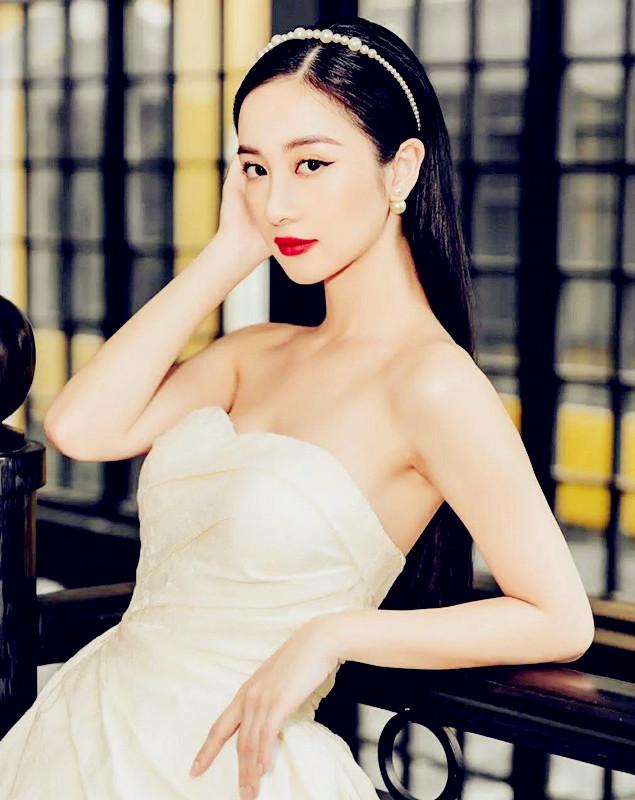 泰国顶级超模，人称“奶茶妹”，冰骨玉肌朦胧美，钟情于白色裙装