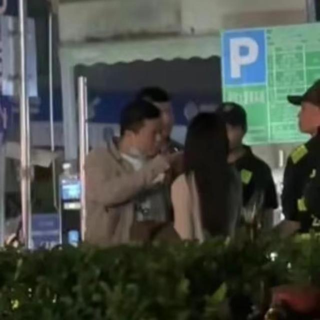 女子刚订婚2天就与他人半夜激情,未婚夫当场抓奸视频被曝光!