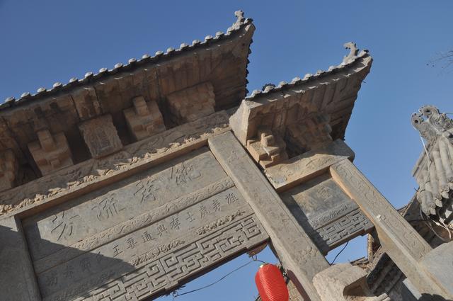 留有残缺的贞洁牌坊，隐藏着女子不为人知苦楚羞涩的往事