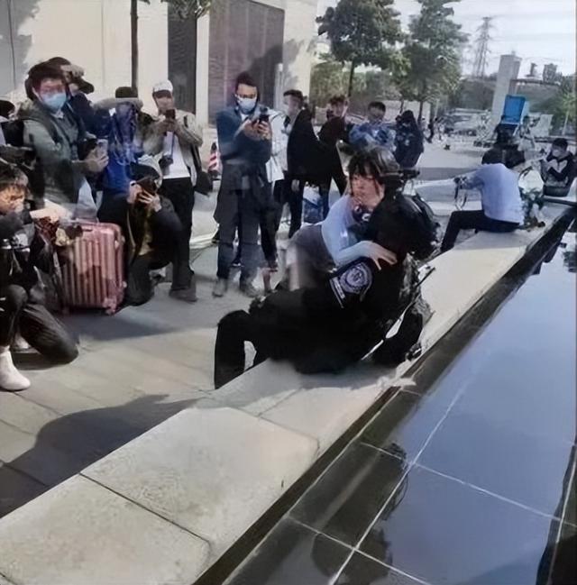 漫展上令人不堪的“真空事件”：女孩们，你的底线在哪？