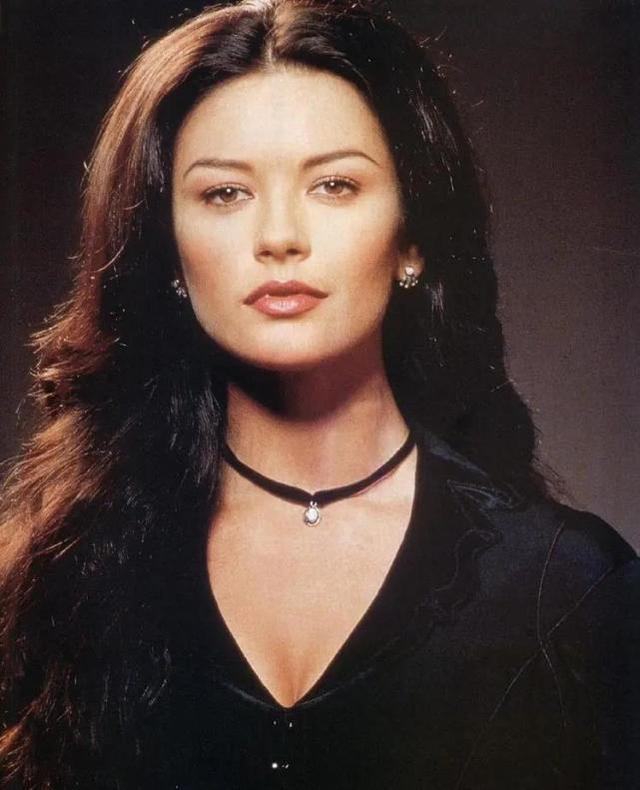 殿堂级的美人！“世界第一美”—凯瑟琳泽塔琼斯写真赏