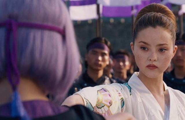 四位性感火辣美女上演暴力格斗画面，每一个动作都那么带感！